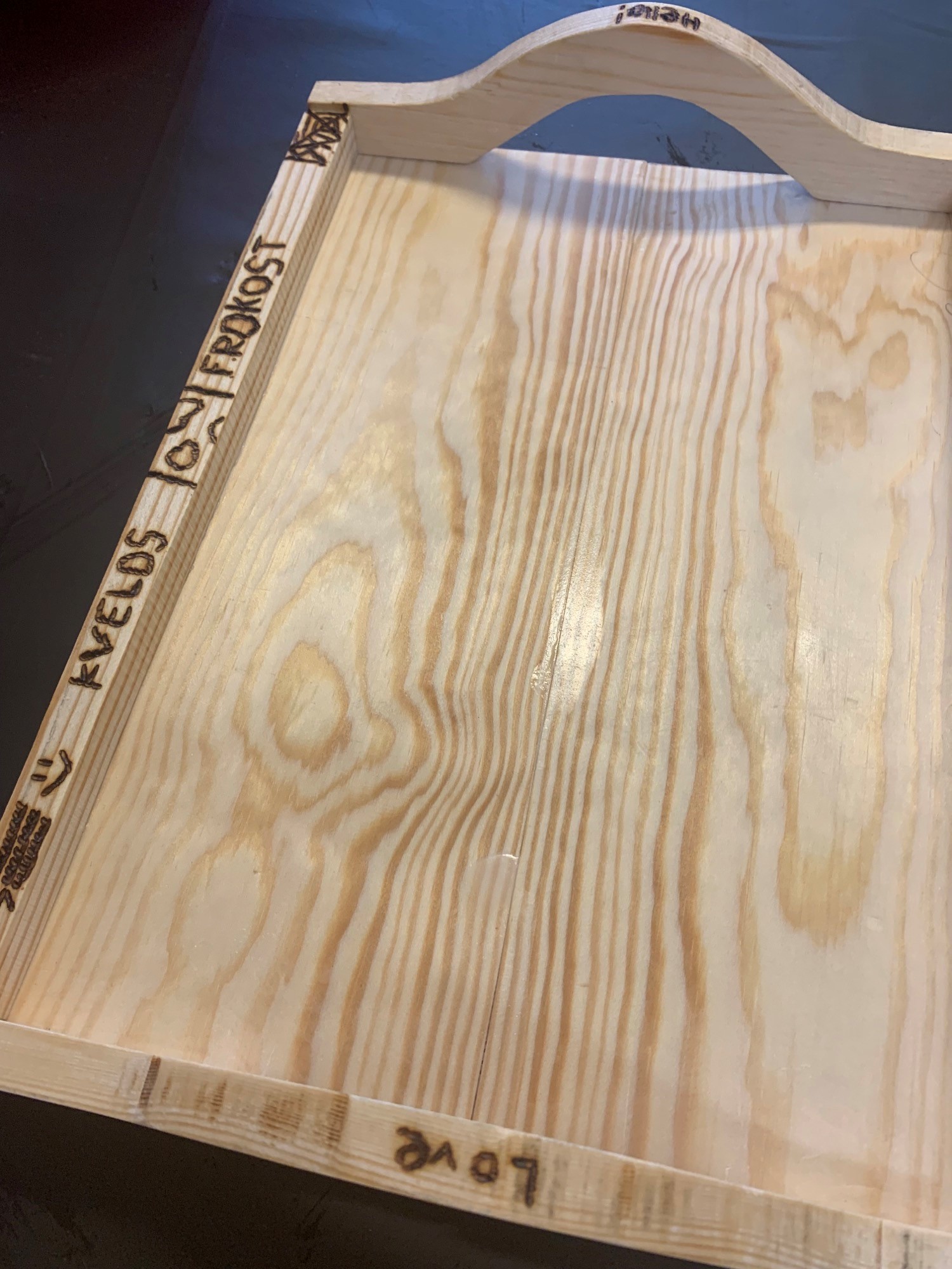 elevarbeid serveringsbrett