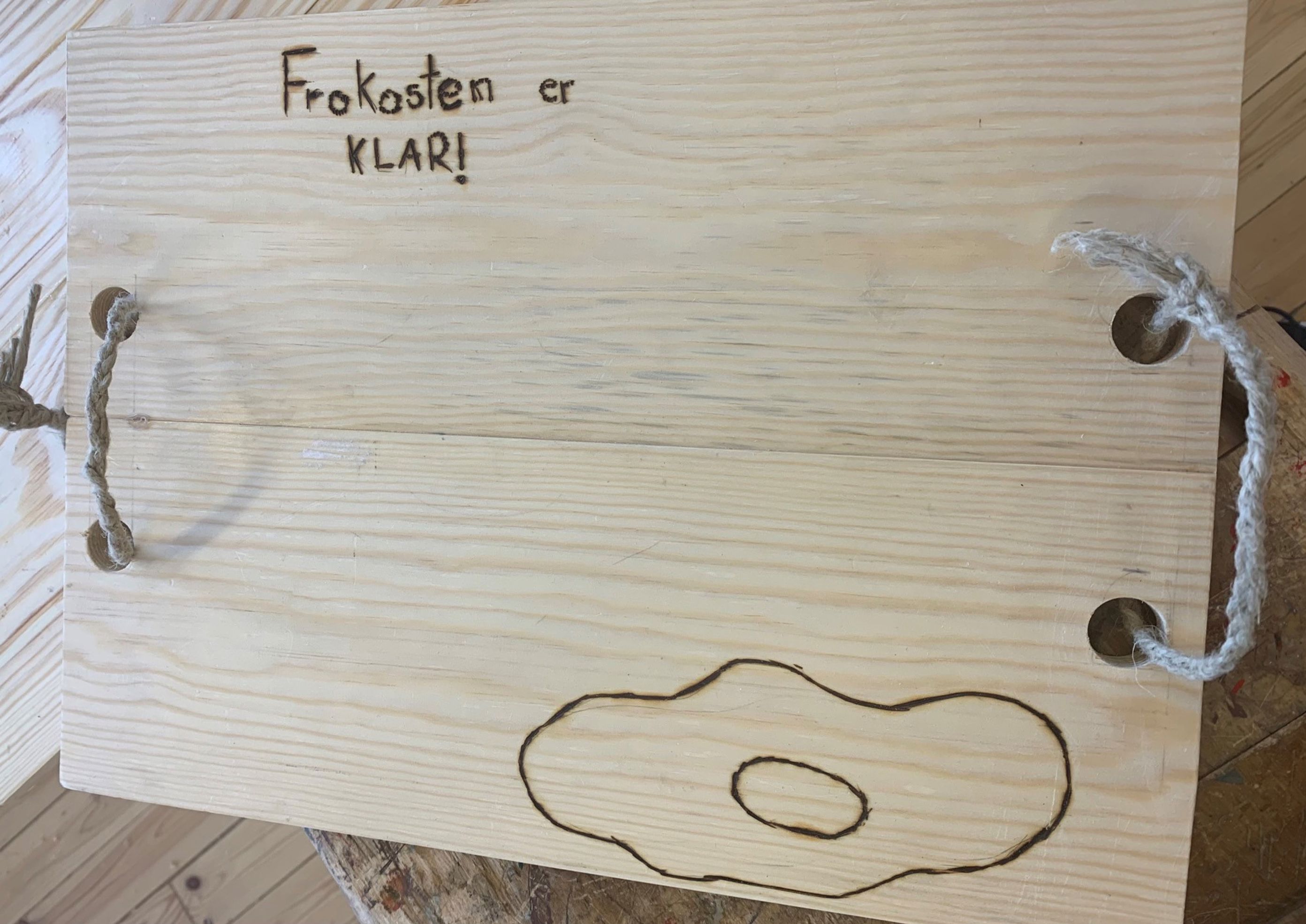 elevarbeid serveringsbrett