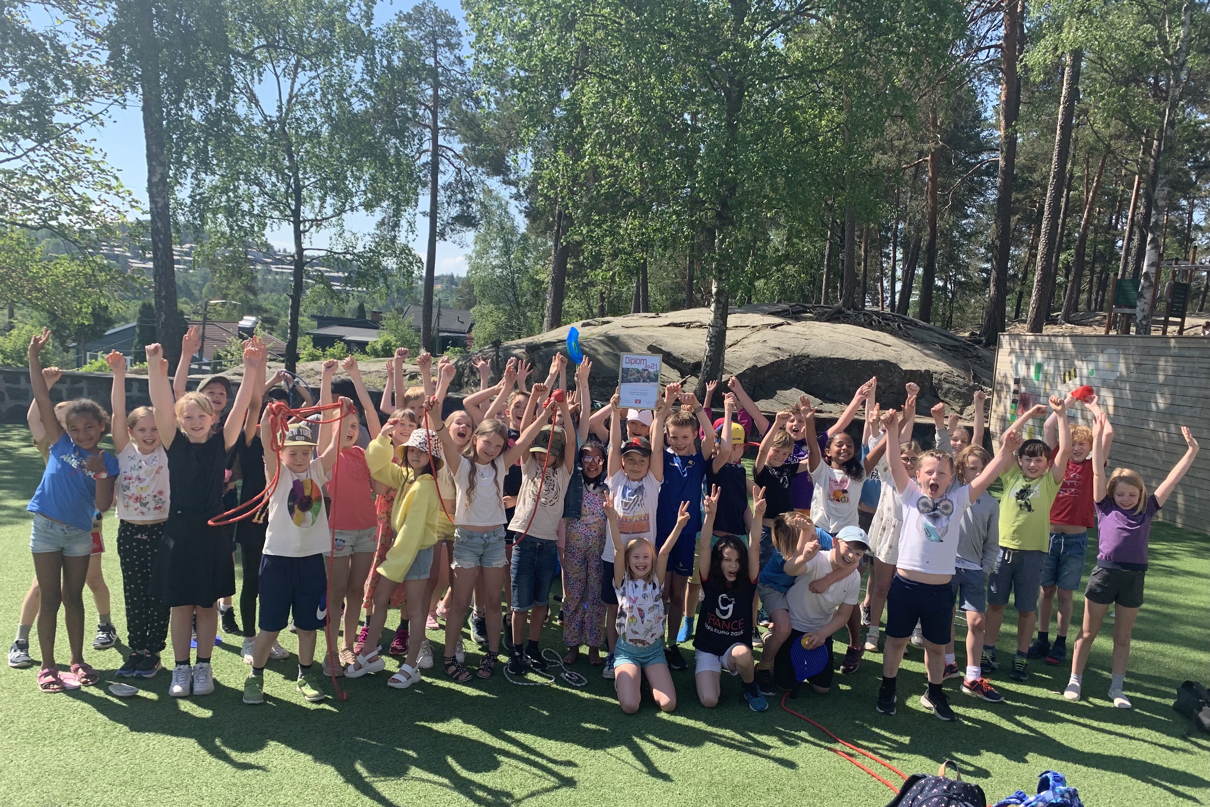 Foto: Vibeke S. Kristiansen Elever med diplom i ballbinden