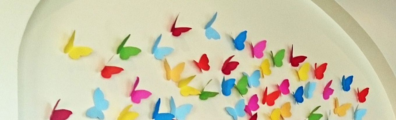 Foto: sommerfugler sommerfugler på veggen